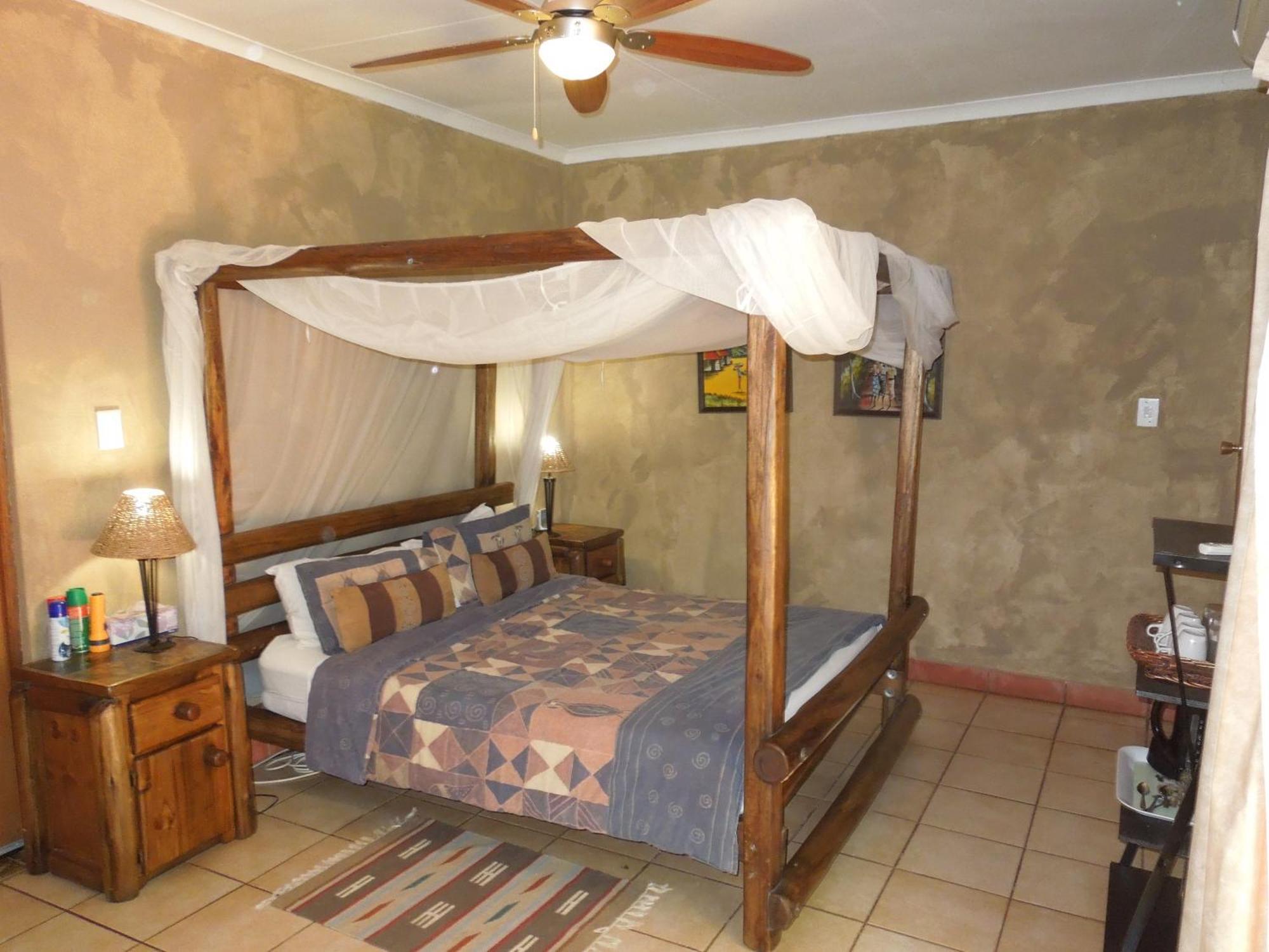 Trees Too Guest Lodge Komatipoort Ruang foto