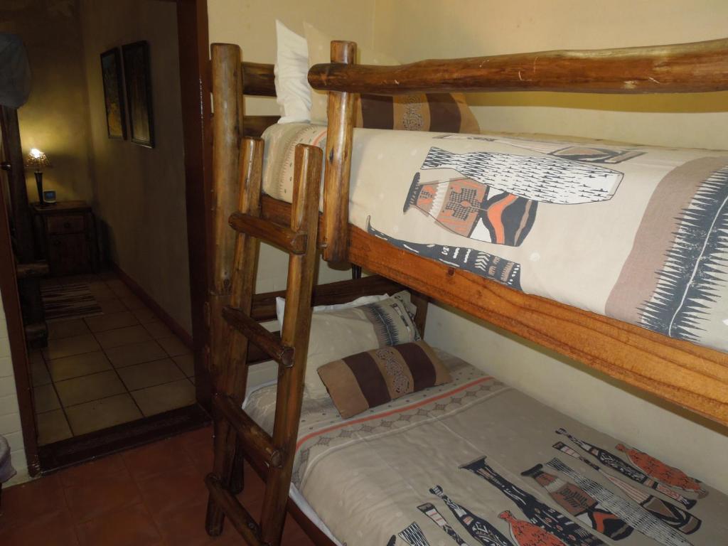 Trees Too Guest Lodge Komatipoort Ruang foto
