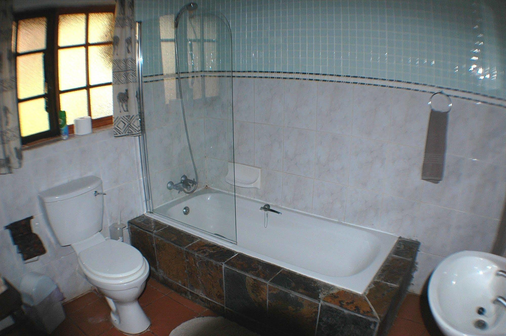 Trees Too Guest Lodge Komatipoort Bagian luar foto